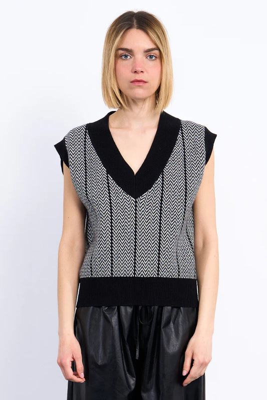 Young Ladies Knitted Sleeveless Sweater